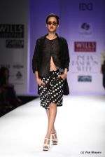 Model walk the ramp for Raj Shroff Show at Wills Lifestyle India Fashion Week 2012 day 5 on 10th Oct 2012 (174).JPG